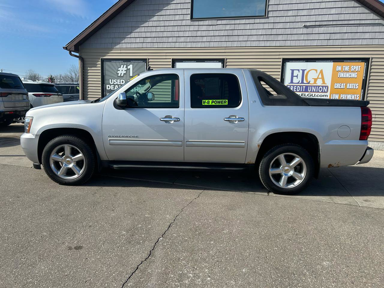 Used 2010 Chevrolet Avalanche LT w/ Regional Value Package image 8