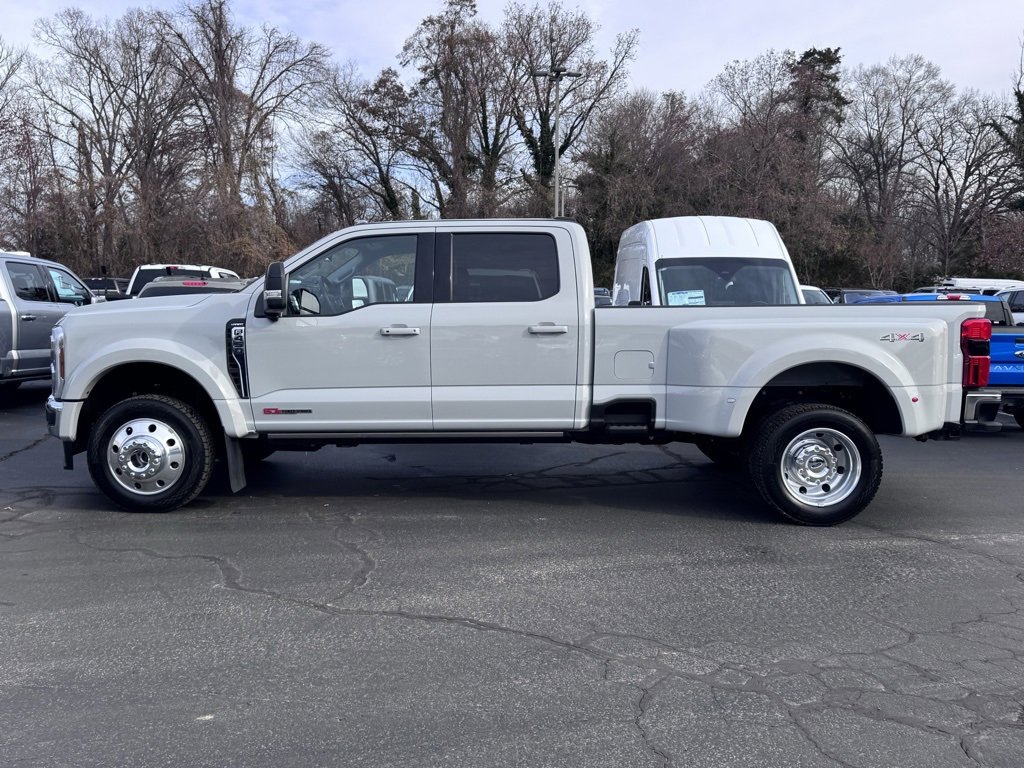 Used 2025 Ford F450 Lariat image 3