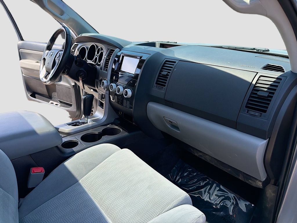 Used 2016 Toyota Sequoia SR5 AWD/4WD image 31