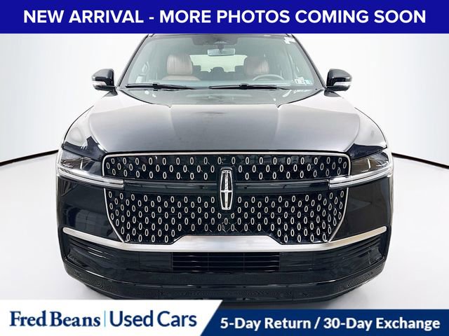 Used 2025 Lincoln Navigator Reserve image 2