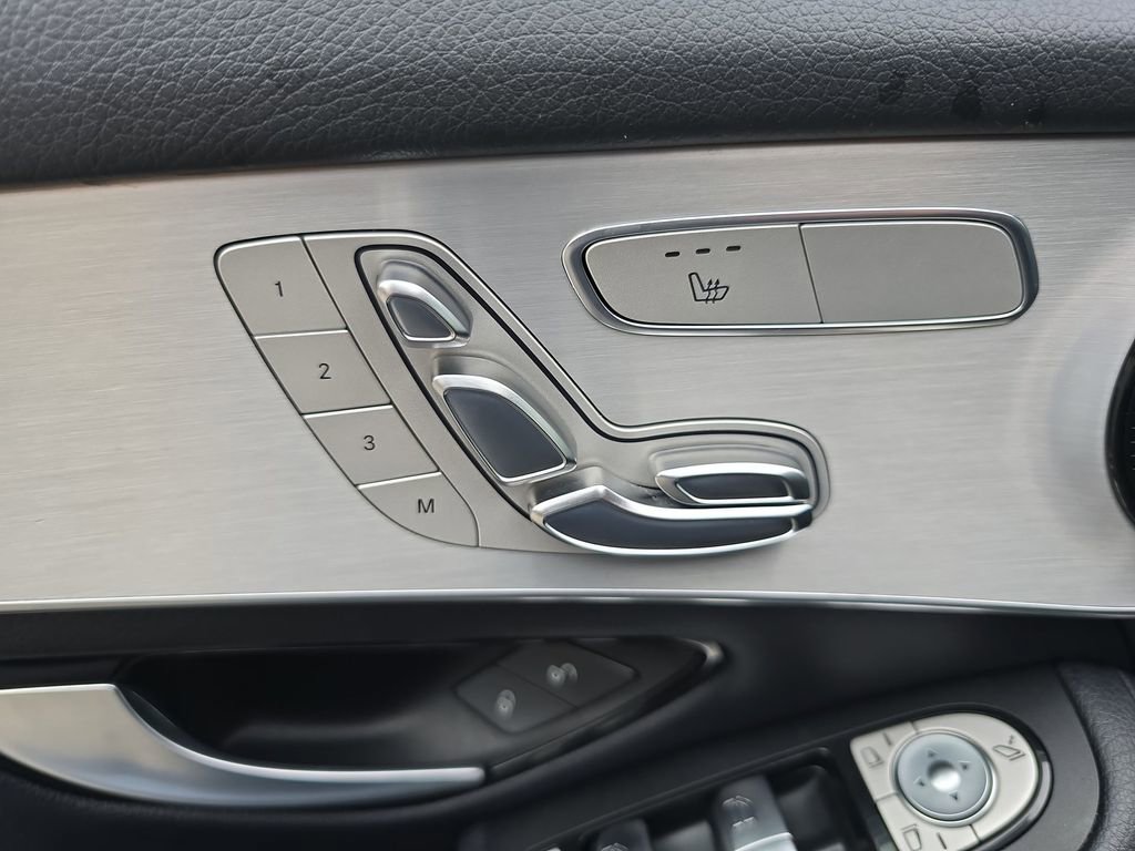 Used 2019 Mercedes-Benz GLC 300 4MATIC image 27