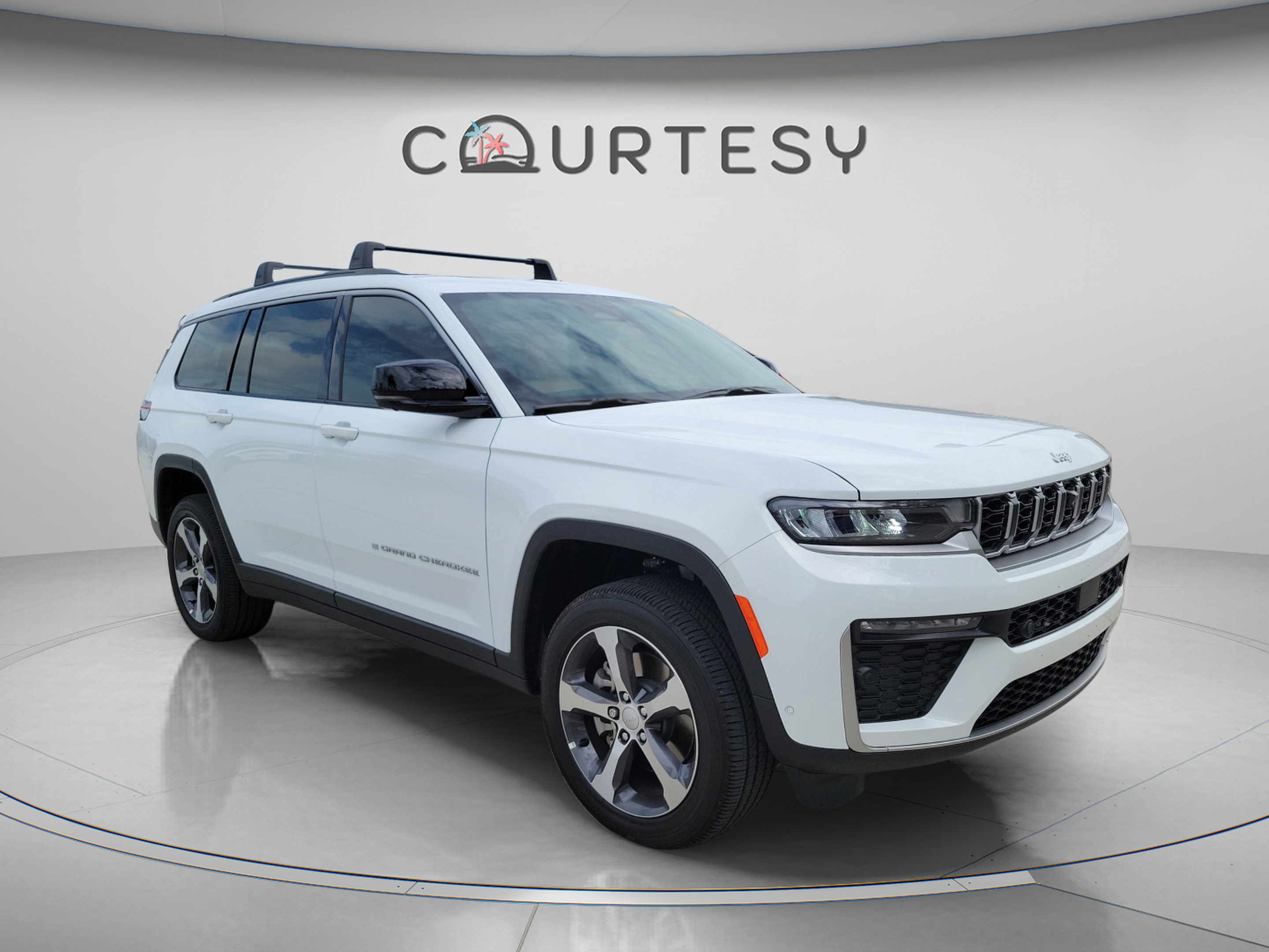 Certified 2026 Jeep Grand Cherokee L Limited w/ Luxury Tech Group II AWD/4WD image 4