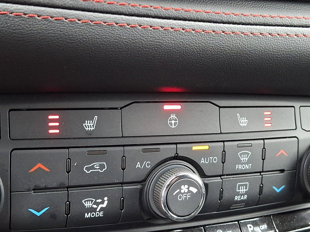 Used 2025 Dodge Durango R/T AWD/4WD image 31