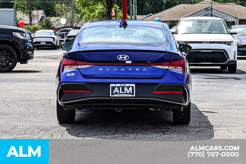 Used 2025 Hyundai Elantra Sport FWD image 12