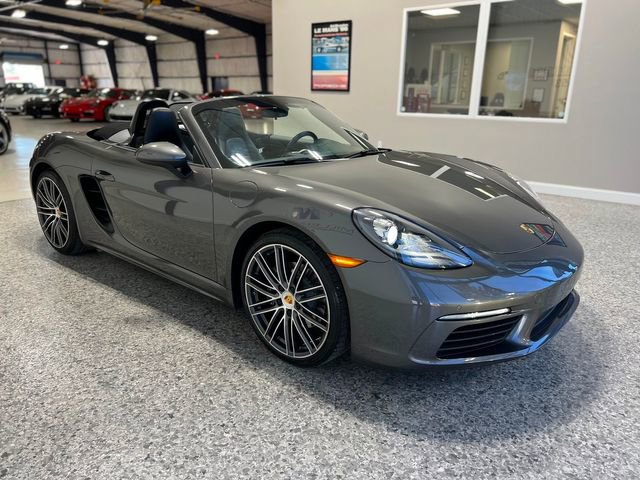 Used 2017 Porsche 718 Boxster image 8