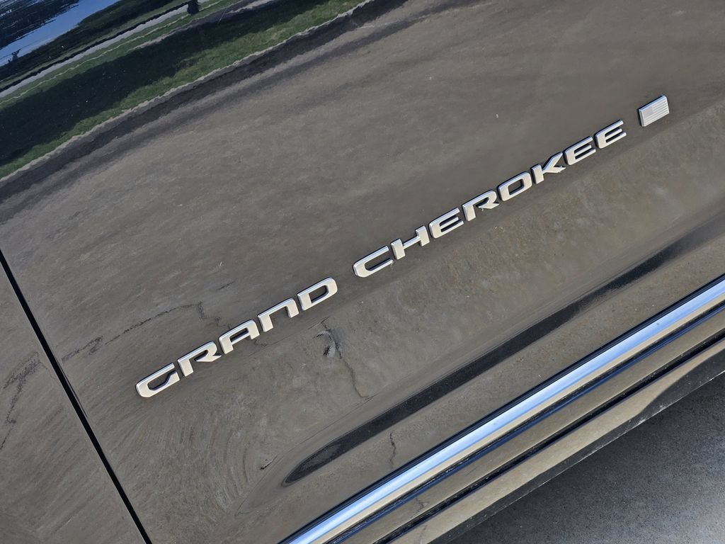 Used 2023 Jeep Grand Cherokee Summit w/ Luxury Tech Group V AWD/4WD image 15