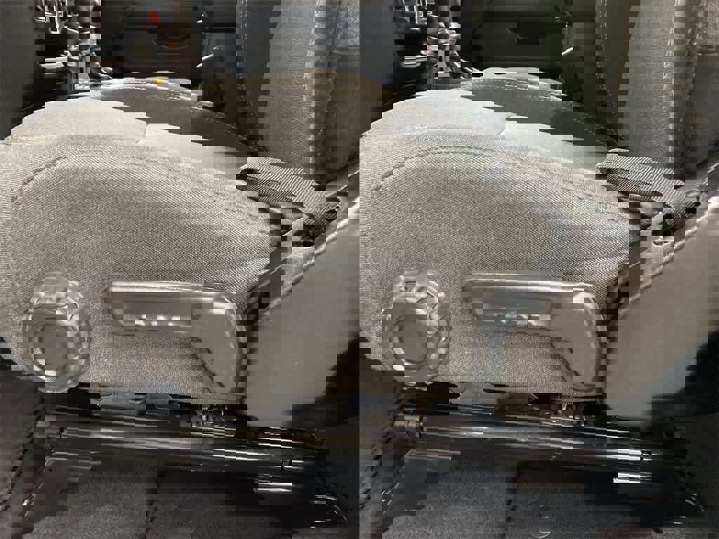 Used 2025 Jeep Wrangler Sahara image 14