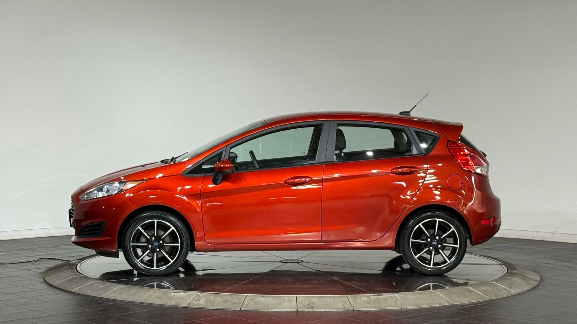Used 2018 Ford Fiesta SE image 6