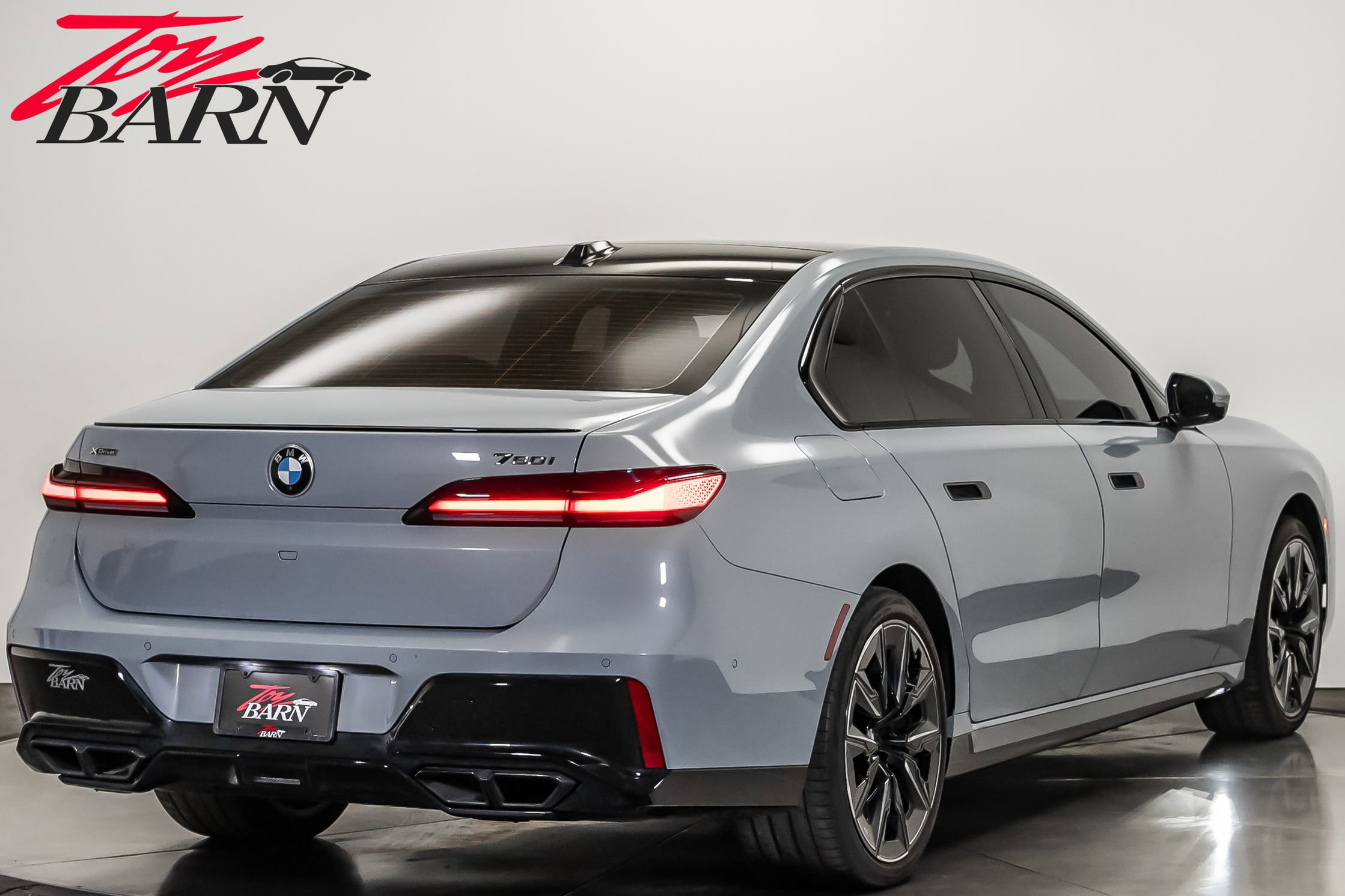 Used 2023 BMW 760i xDrive image 5