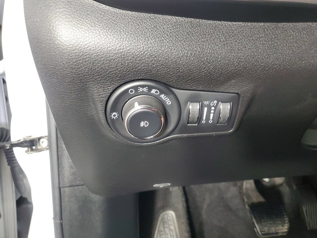 Used 2025 Jeep Compass Latitude AWD/4WD image 28