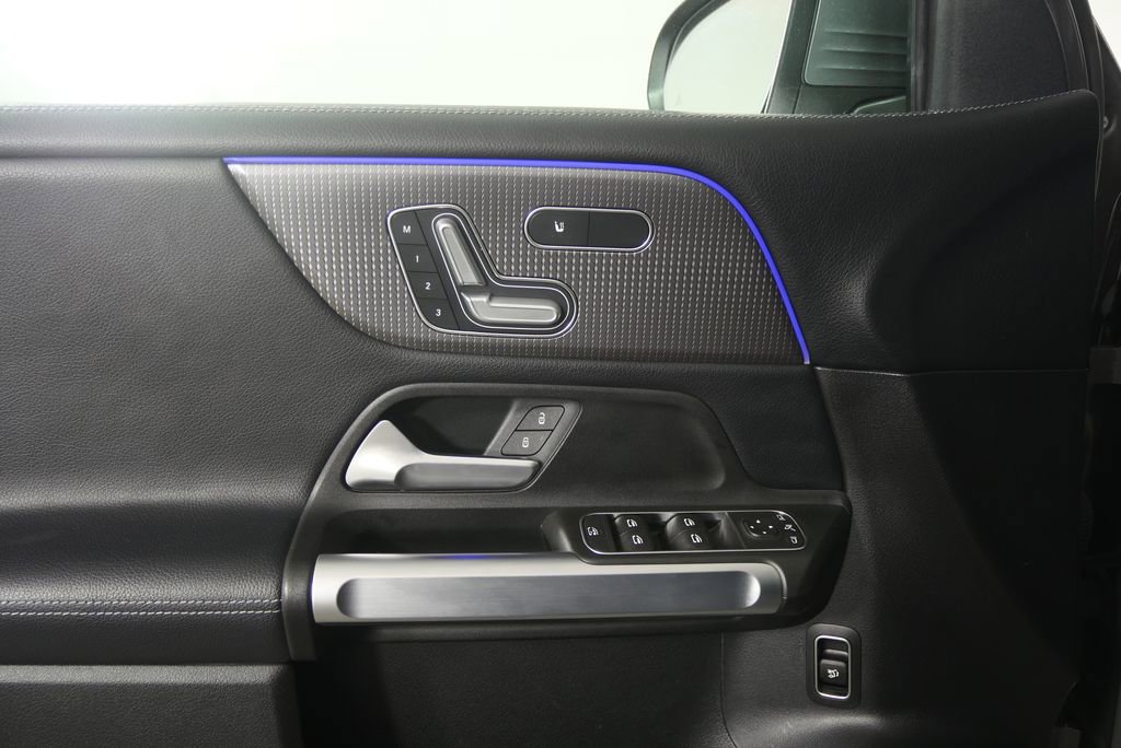 Used 2021 Mercedes-Benz GLB 250 4MATIC image 8
