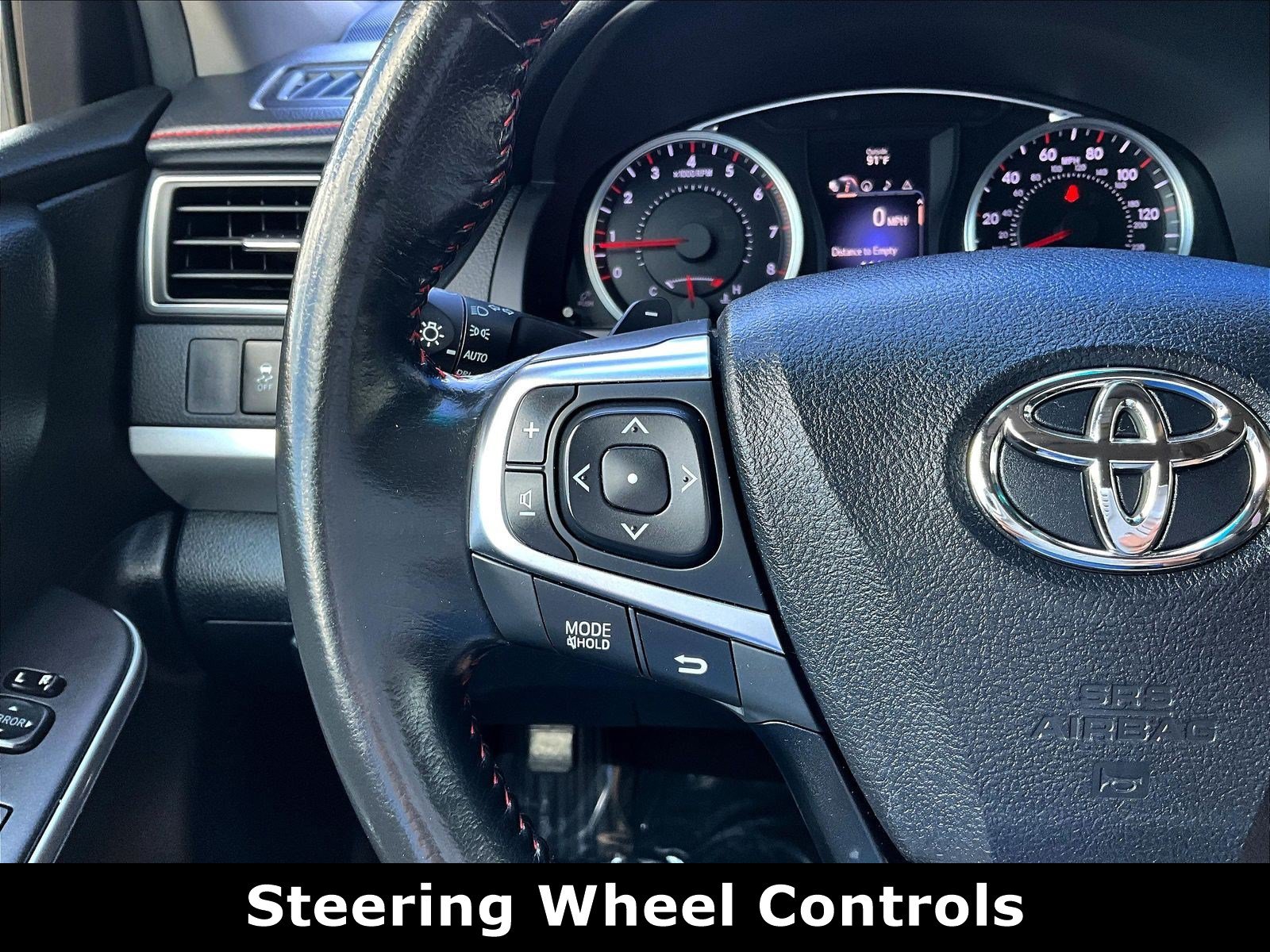 Used 2015 Toyota Camry SE w/ Moonroof Package FWD image 10