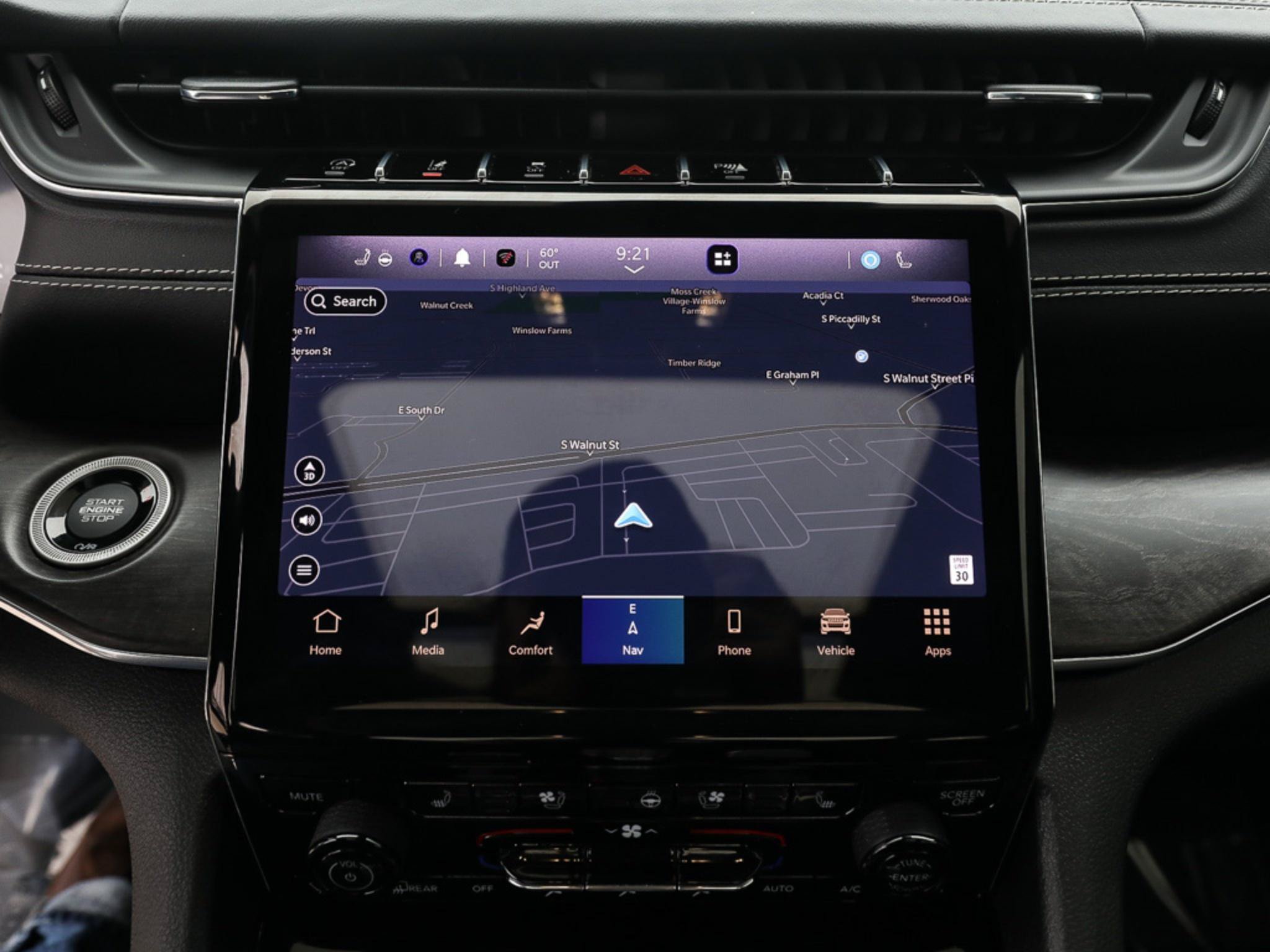 Used 2023 Jeep Grand Cherokee Overland w/ Luxury Tech Group IV AWD/4WD image 19