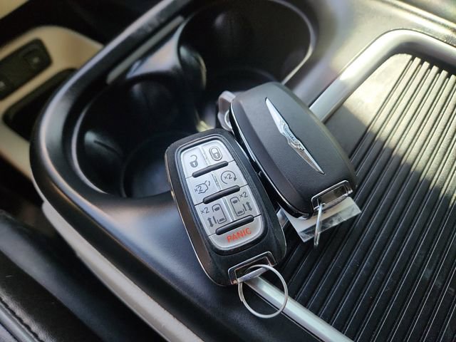 Used 2020 Chrysler Pacifica Limited image 52