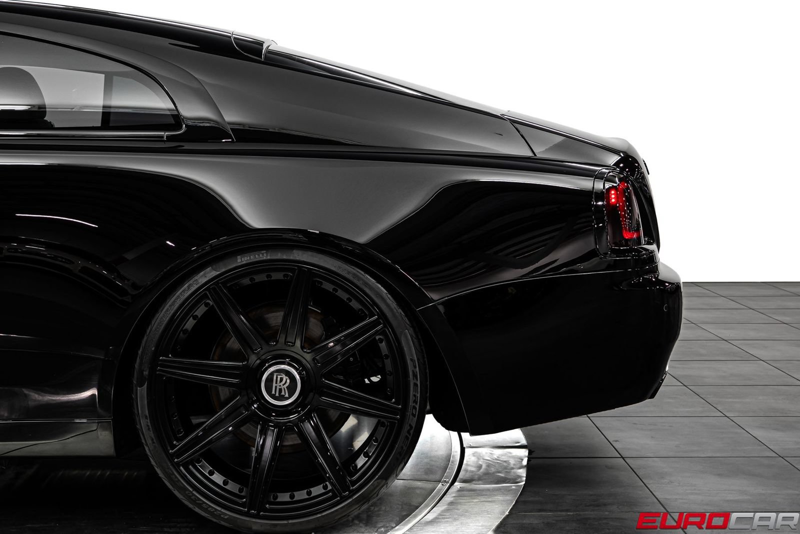 Used 2016 Rolls-Royce Wraith RWD image 17