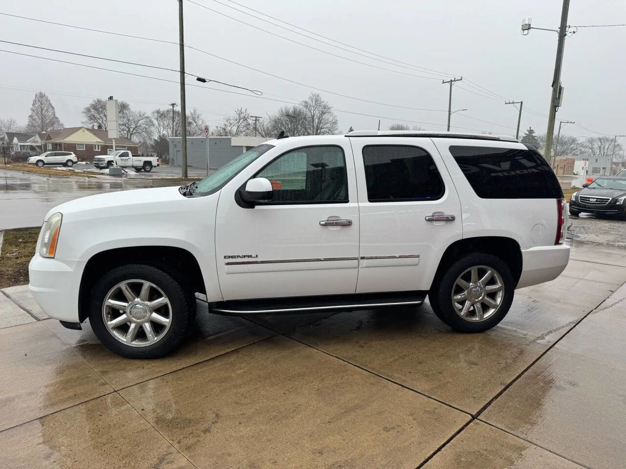 Used 2011 GMC Yukon Denali image 3