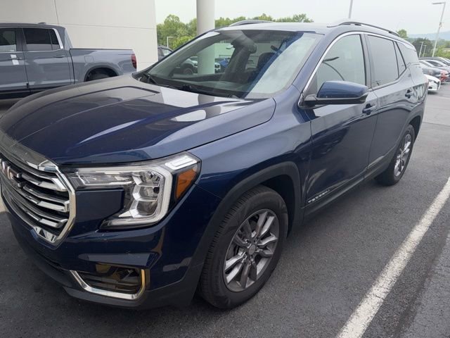Used 2023 GMC Terrain SLT AWD/4WD image 3