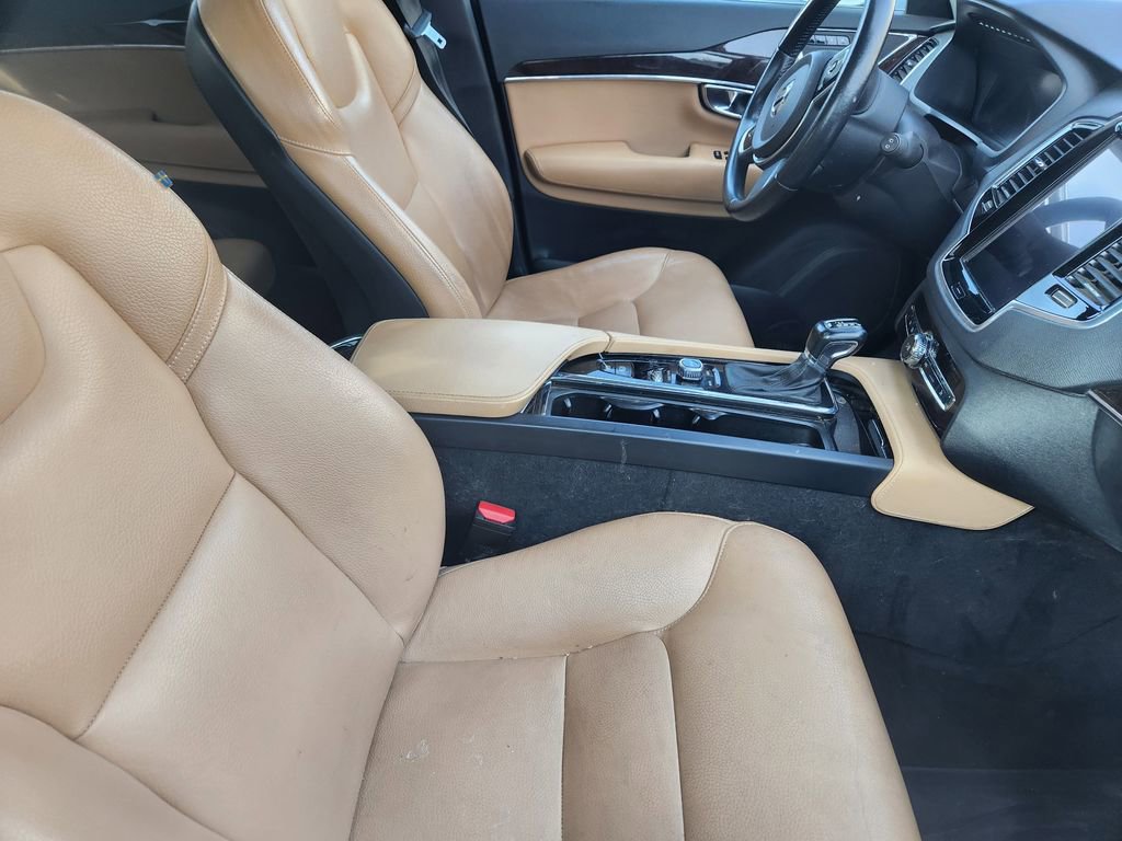 Used 2016 Volvo XC90 T6 Momentum w/ Momentum Plus Package image 10