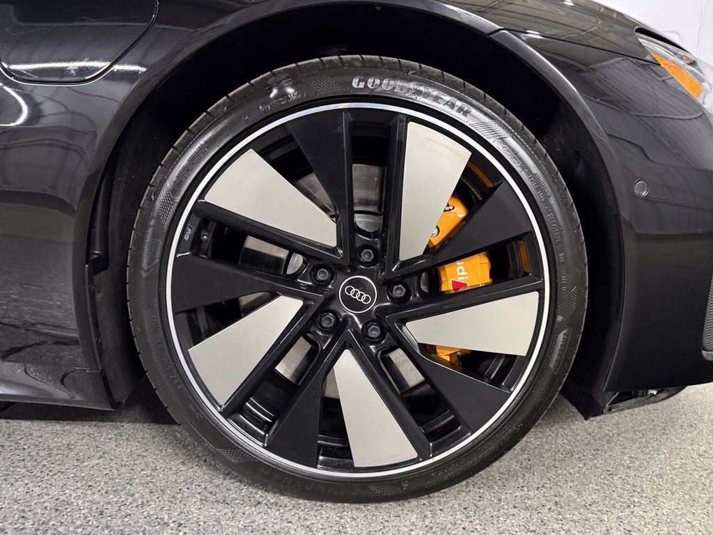 Used 2022 Audi RS e-tron GT w/ Carbon Performance Package AWD/4WD image 6