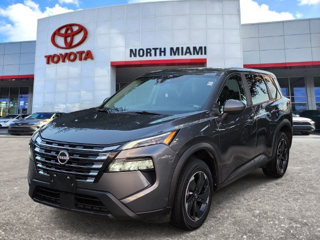 Used 2025 Nissan Rogue SV AWD/4WD image 2