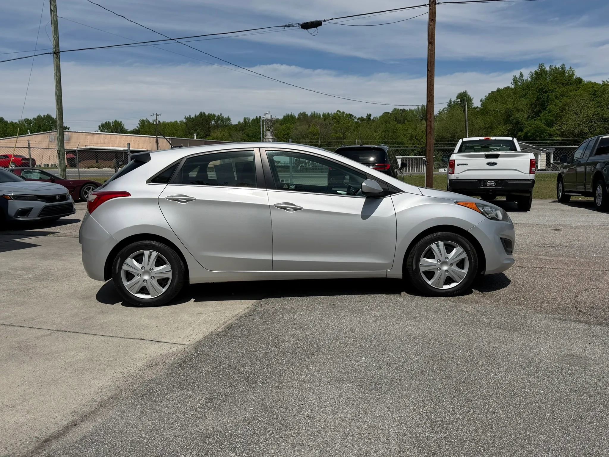 Used 2017 Hyundai Elantra GT image 6