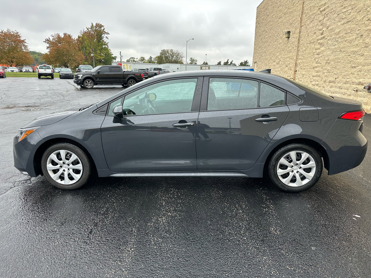 Used 2025 Toyota Corolla LE image 2