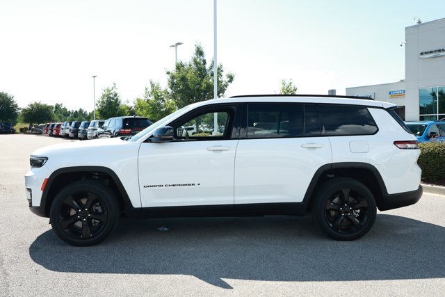 Used 2023 Jeep Grand Cherokee L Laredo AWD/4WD image 9