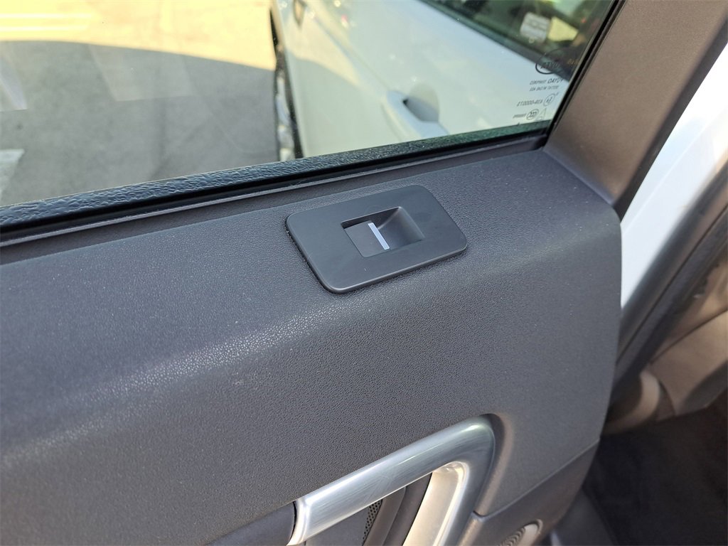 Used 2019 Land Rover Discovery Sport SE image 12