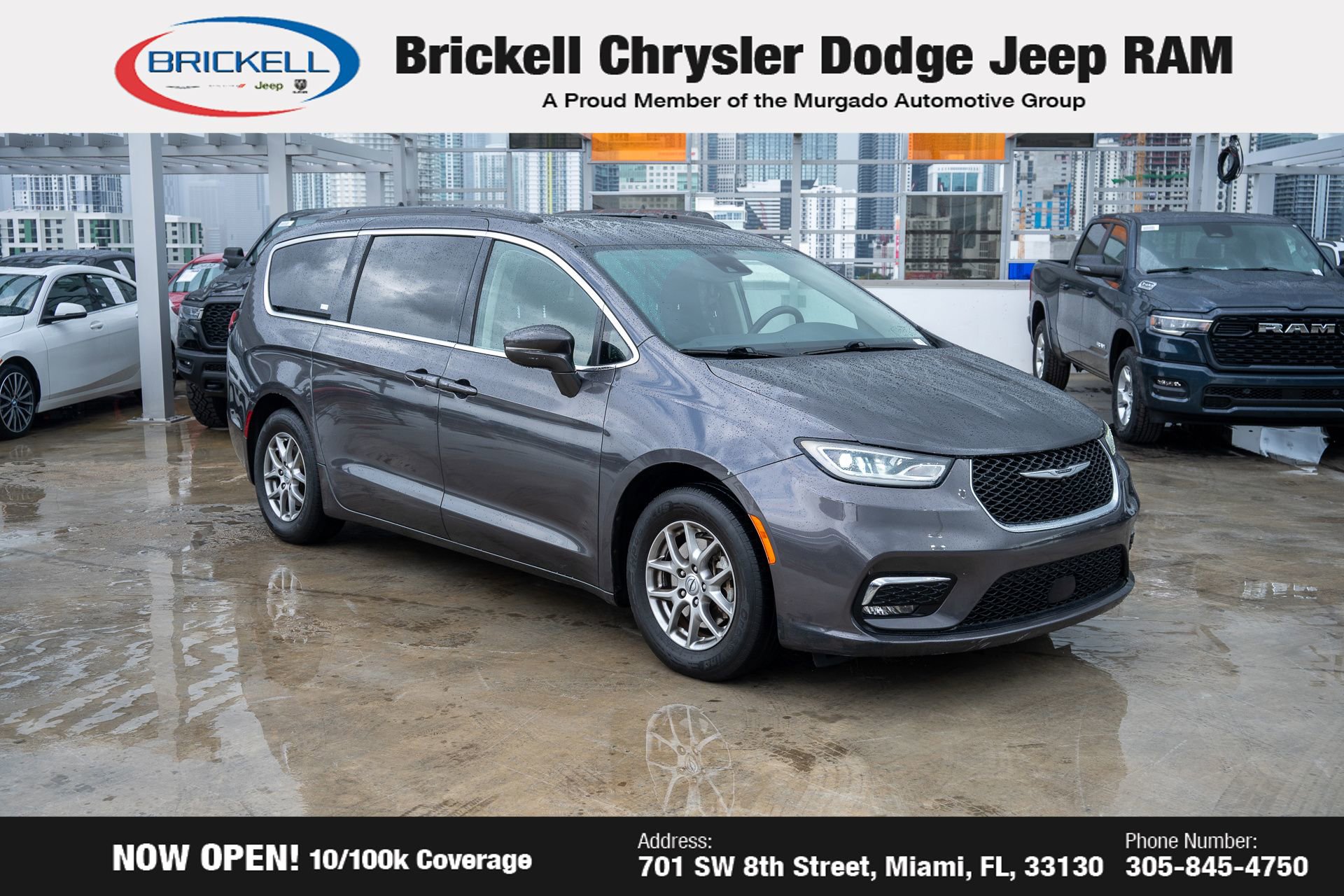 Used 2021 Chrysler Pacifica Touring image 3