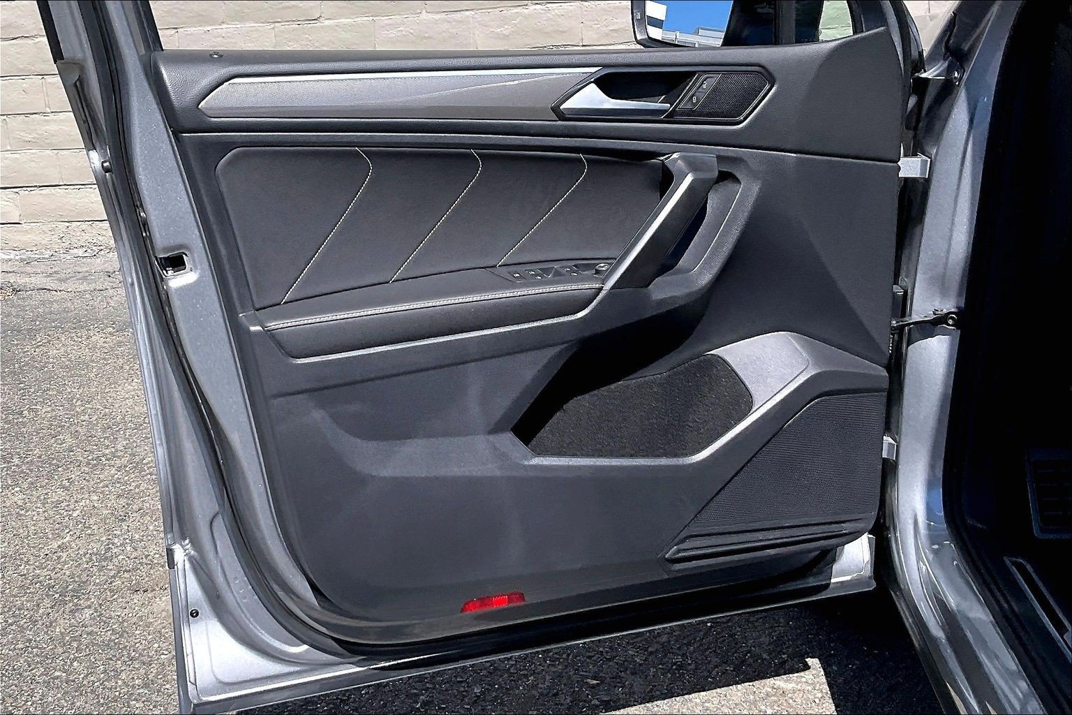 Certified 2023 Volkswagen Tiguan SE R-Line image 22