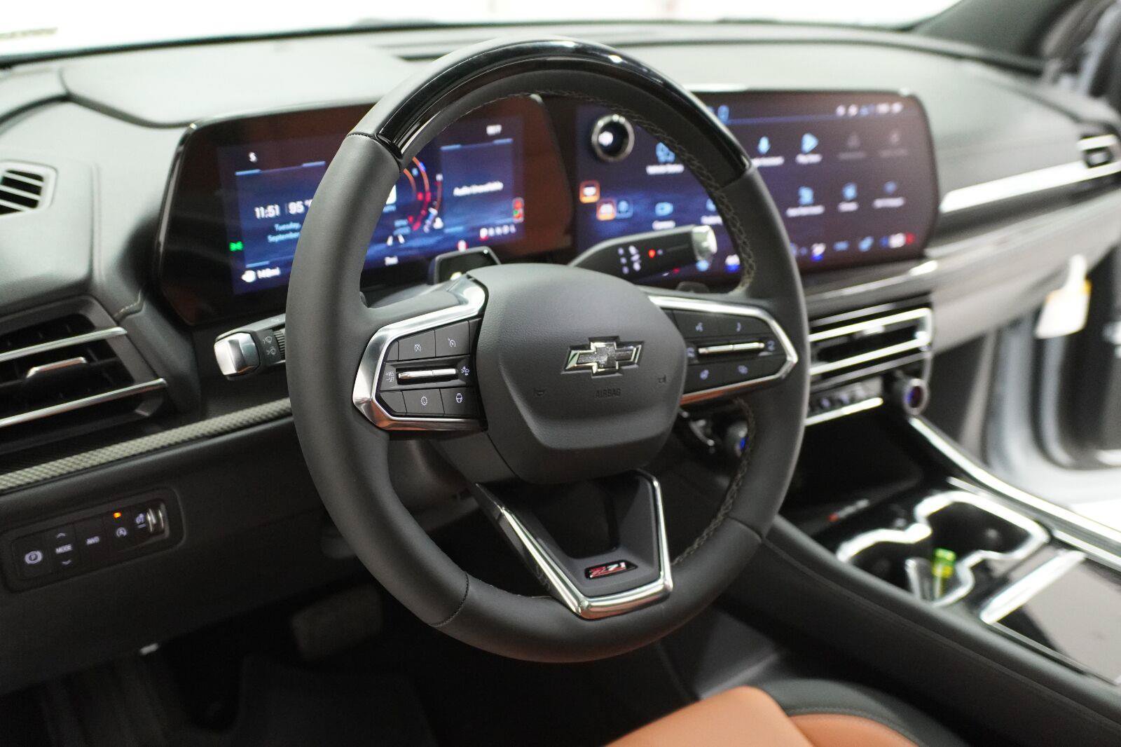 New 2027 Chevrolet Traverse Z71 w/ Enhanced Driving Package AWD/4WD image 8