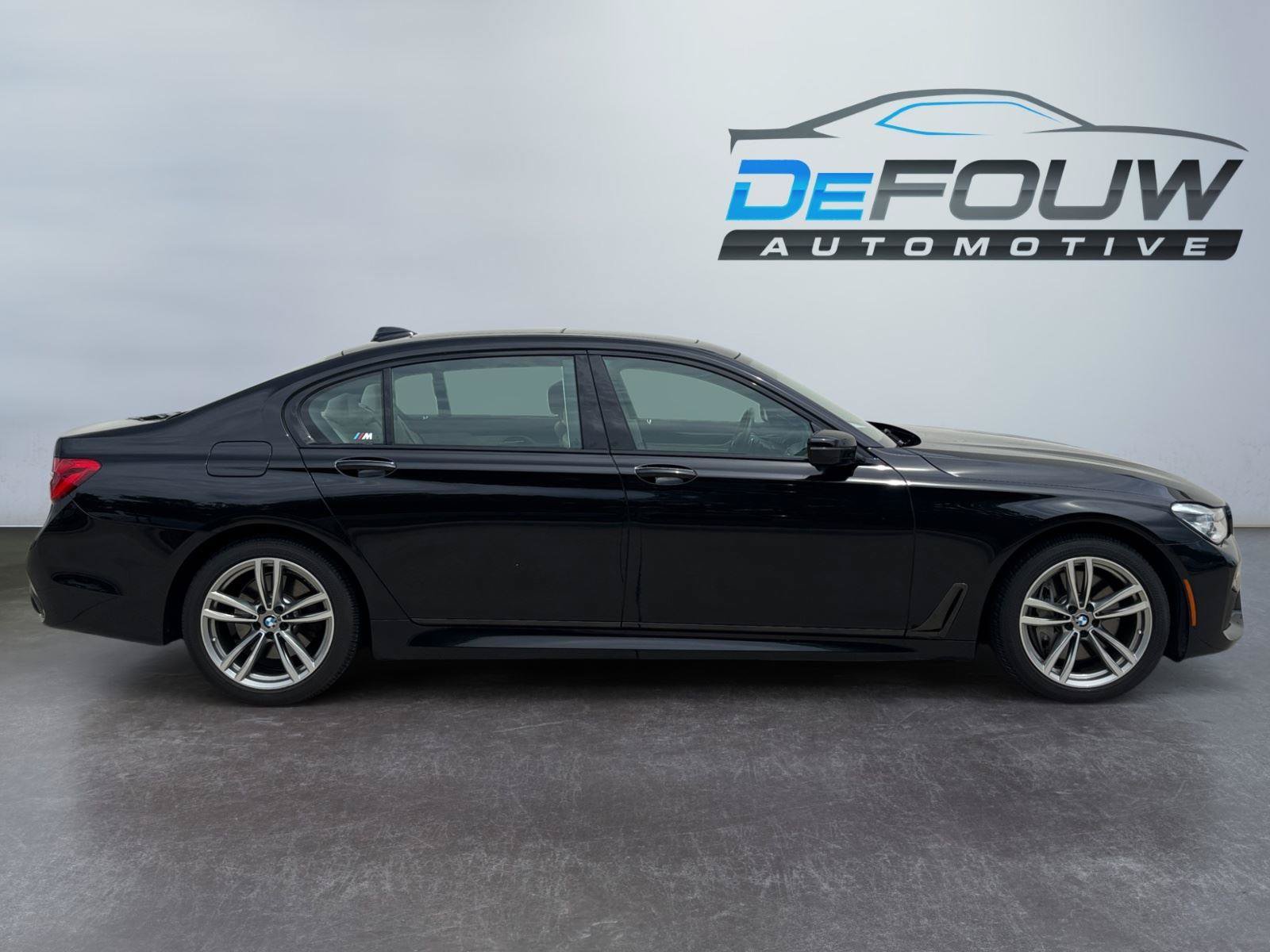 Used 2017 BMW 750i xDrive AWD/4WD image 2