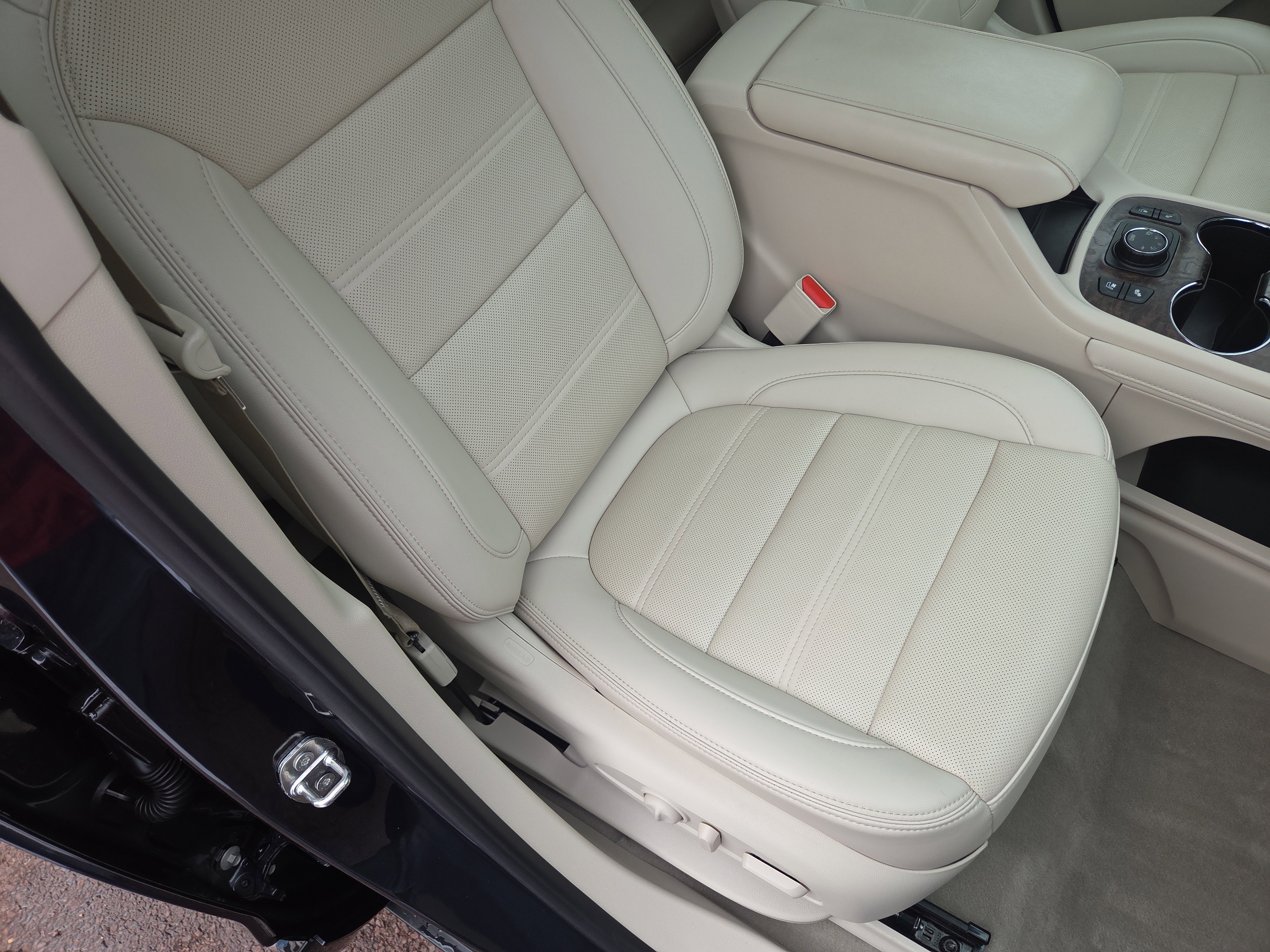 Used 2021 GMC Acadia Denali w/ Denali Ultimate Package AWD/4WD image 16