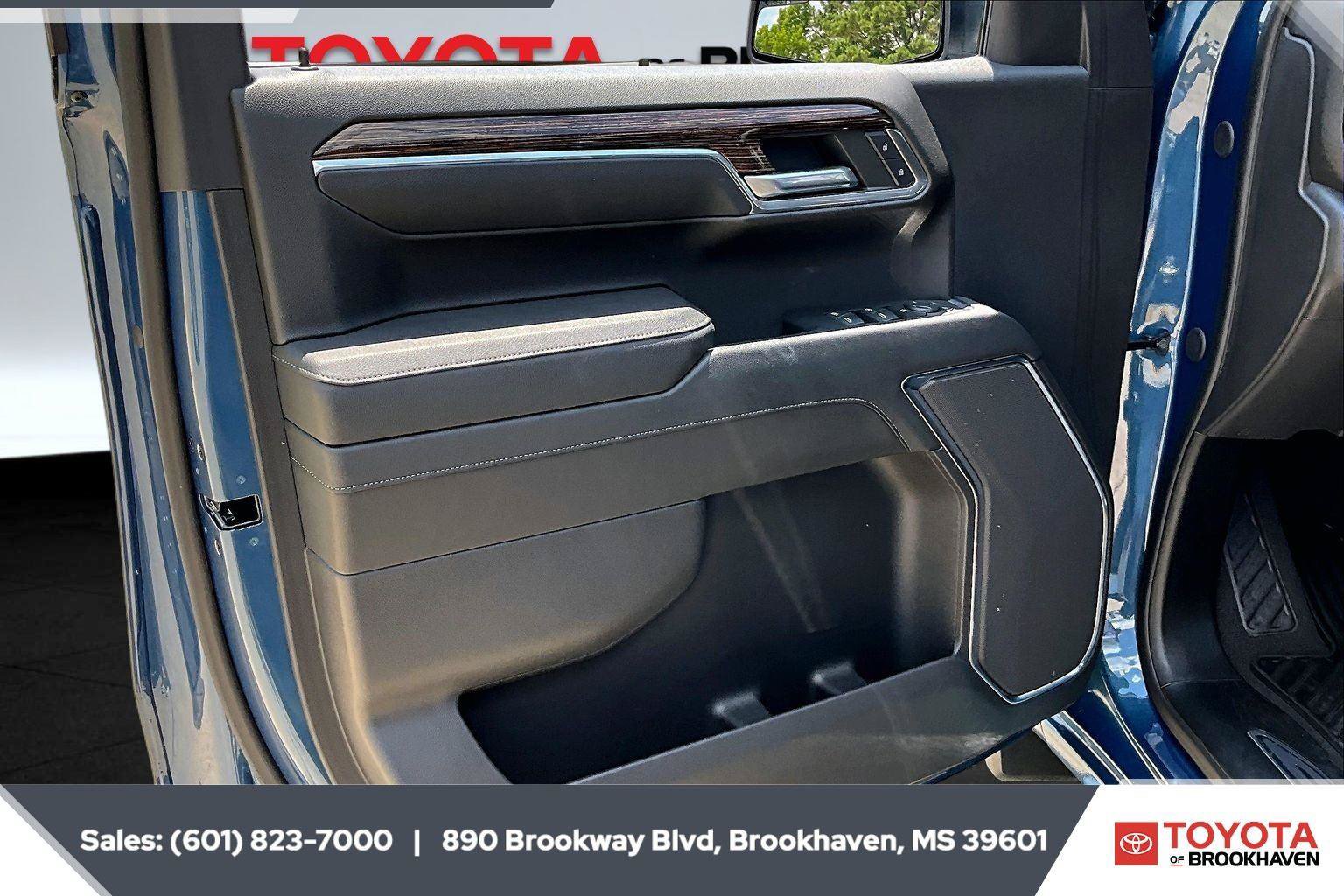 Used 2024 GMC Sierra 1500 SLE w/ X31 Off-Road Package AWD/4WD image 17