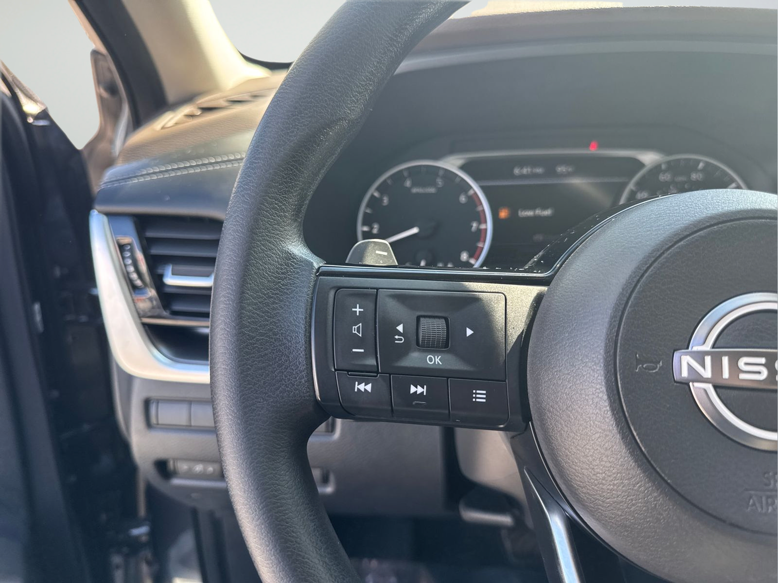 Certified 2022 Nissan Rogue SV FWD image 18
