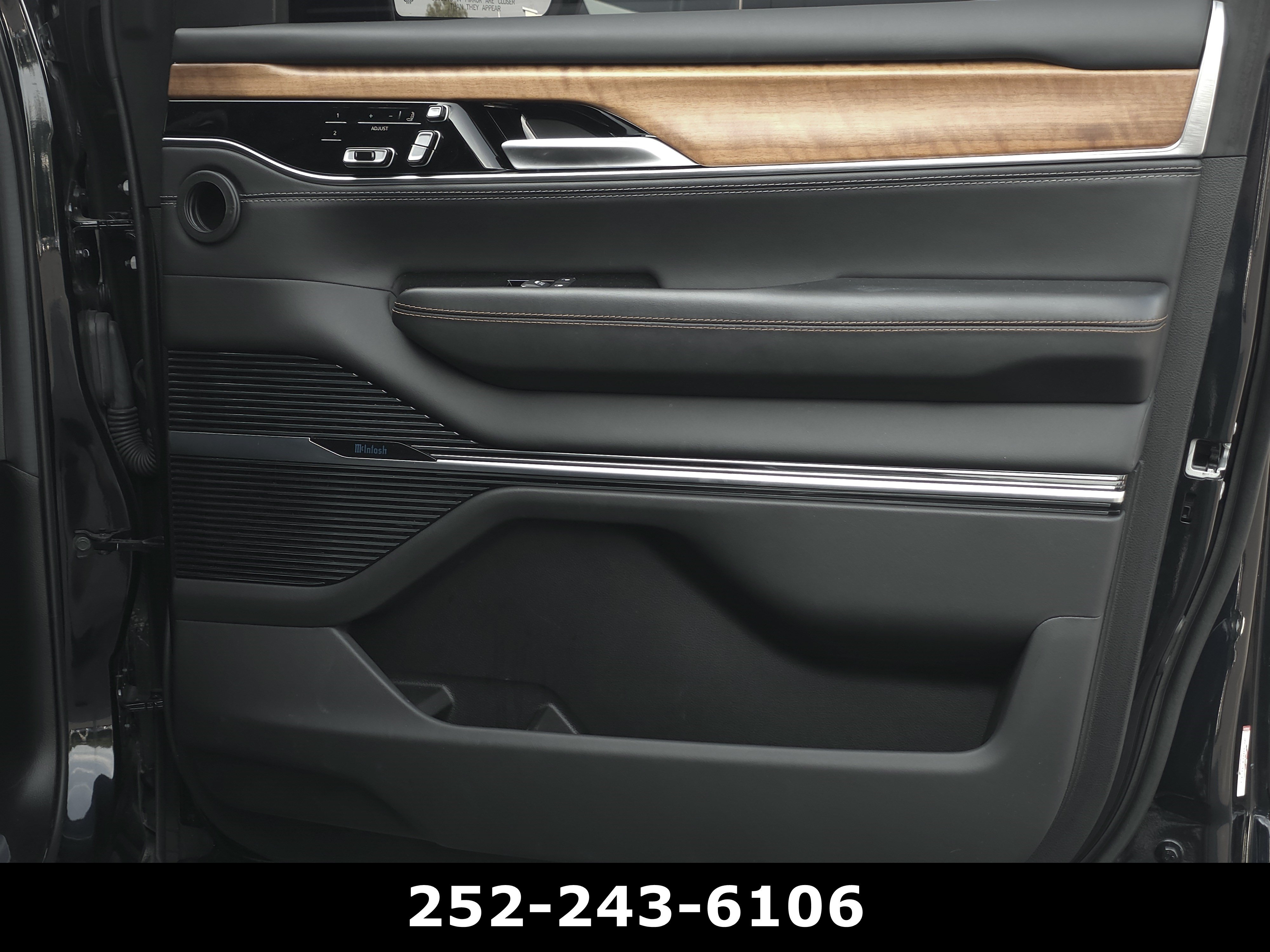 Used 2023 Jeep Grand Wagoneer Series III AWD/4WD image 56