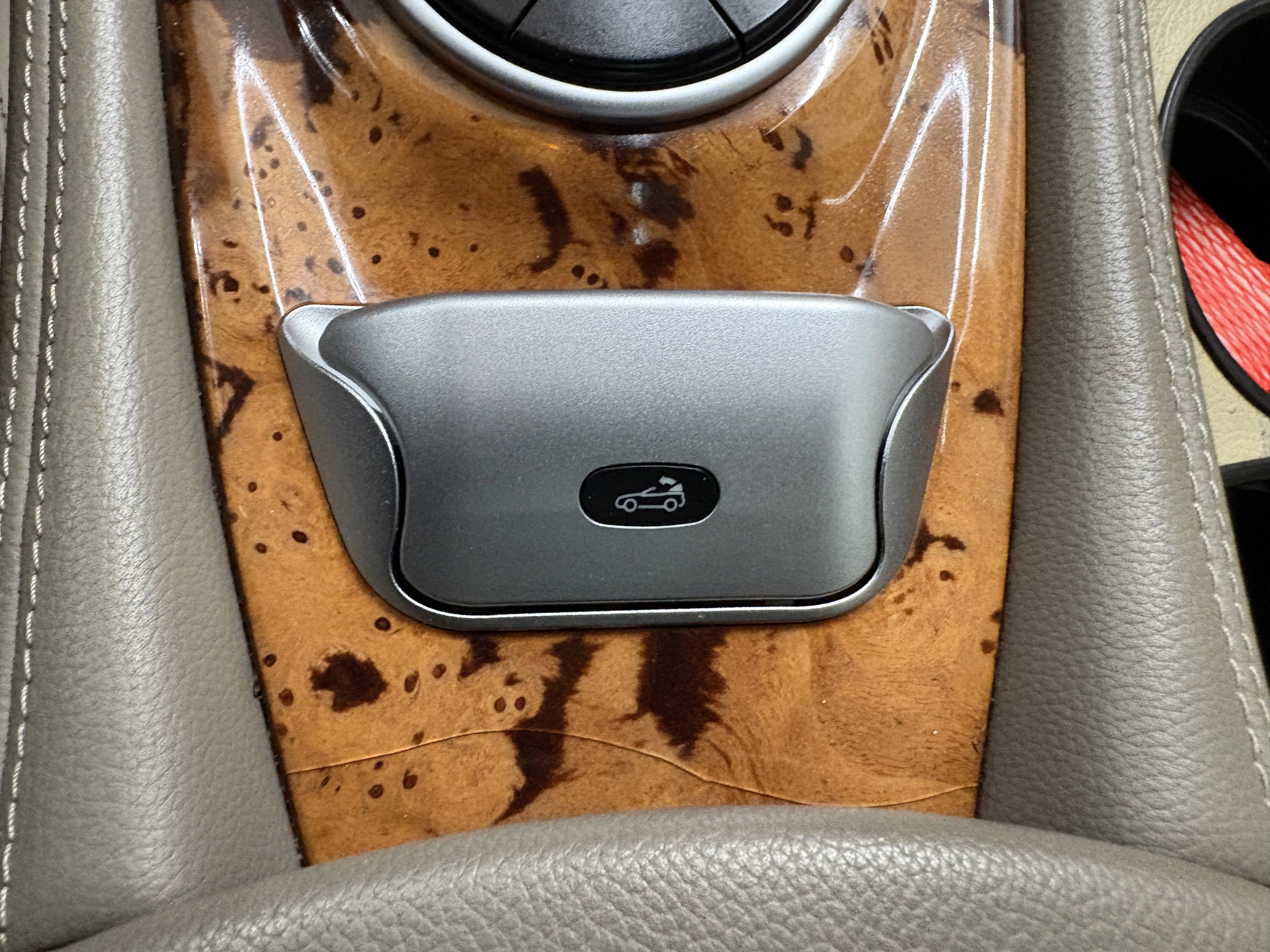 Used 2011 Mercedes-Benz SL 550 image 27