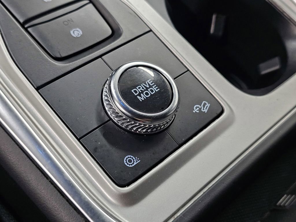 Used 2022 Ford Explorer XLT w/ Equipment Group 202A AWD/4WD image 18