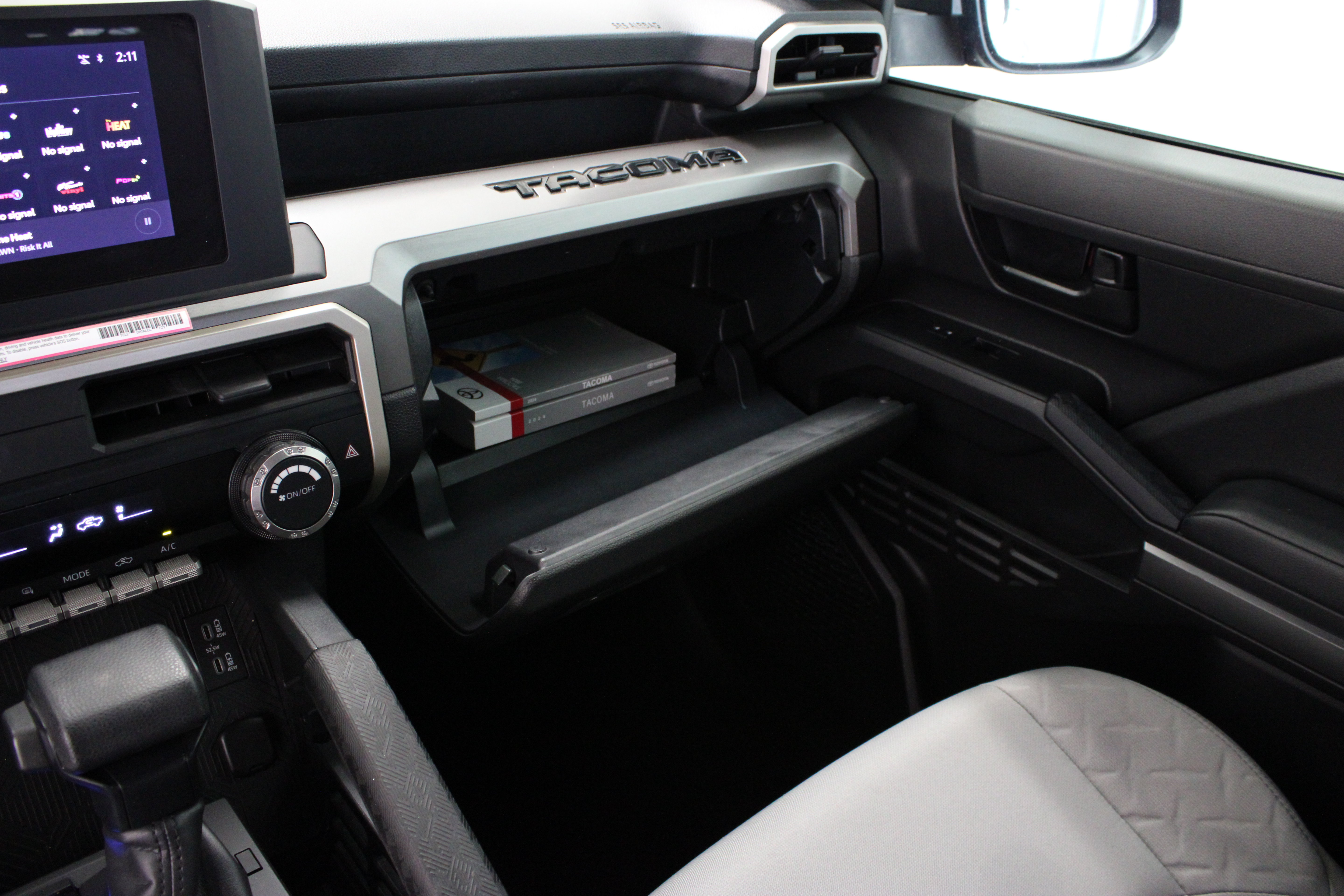Used 2024 Toyota Tacoma SR5 AWD/4WD image 23
