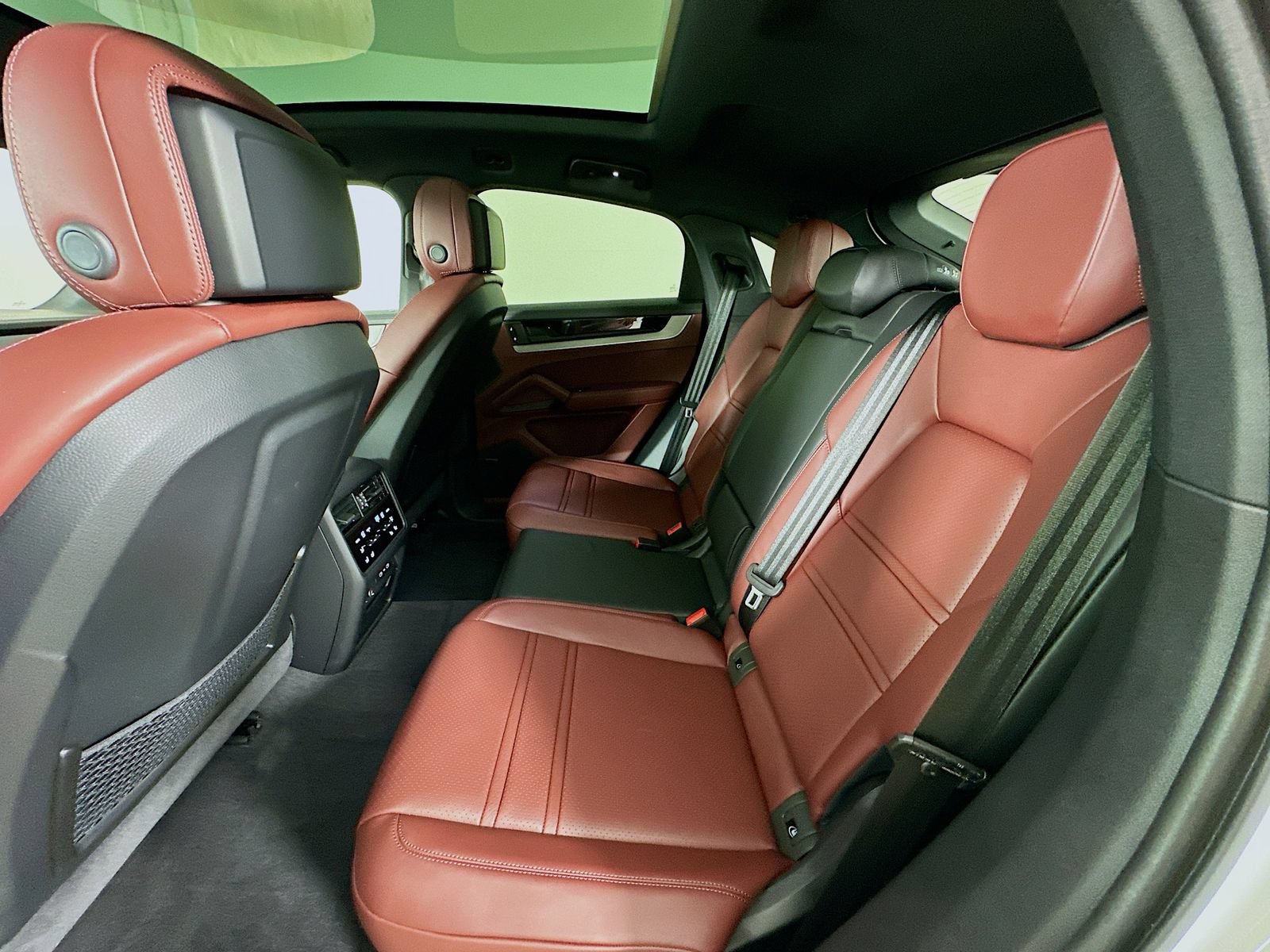 New 2026 Porsche Cayenne Coupe AWD/4WD image 37
