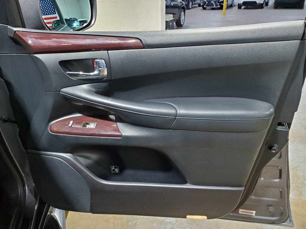 Used 2013 Lexus LX 570 4WD w/ Luxury Pkg image 17