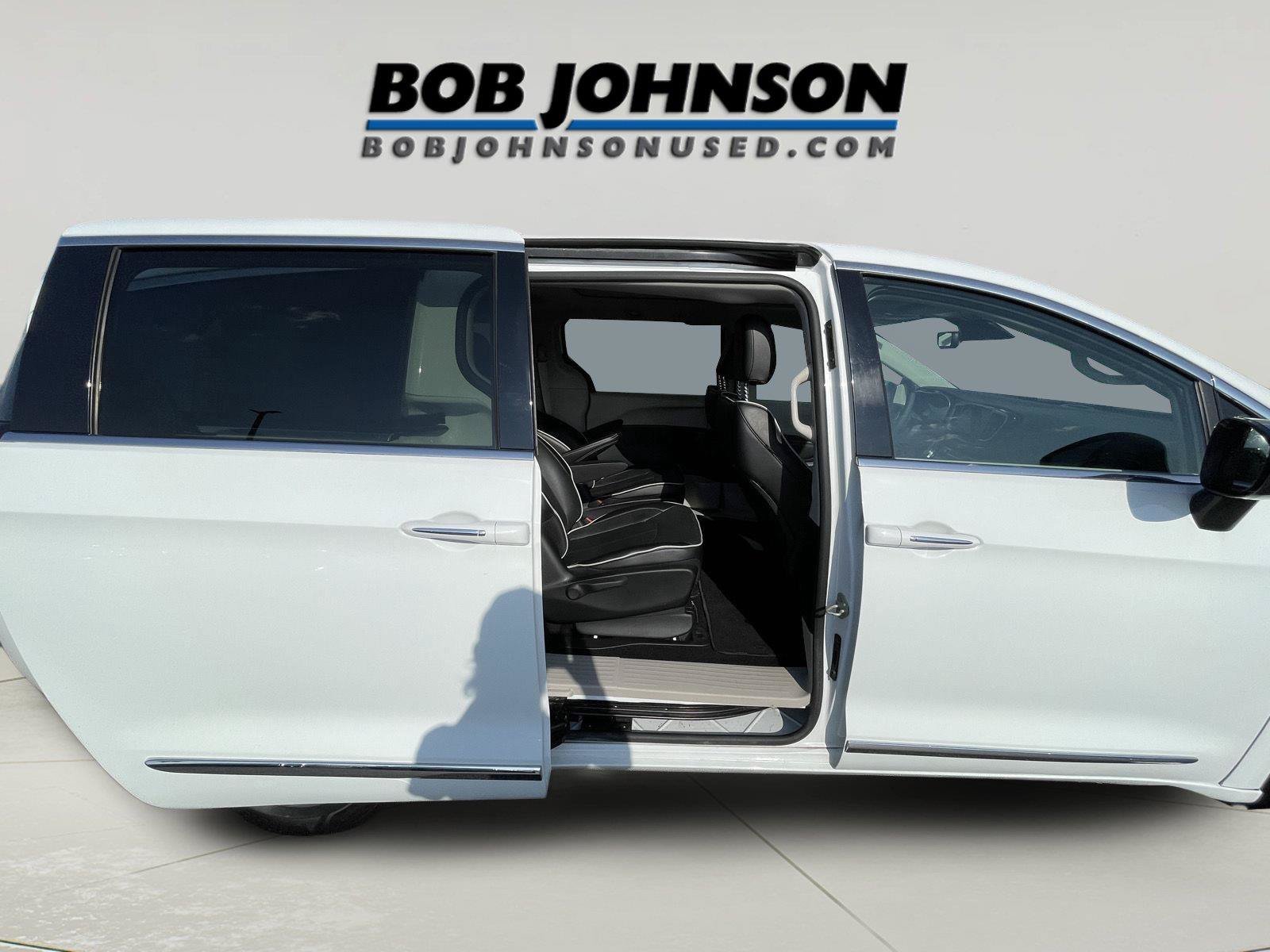 Used 2023 Chrysler Pacifica Limited FWD image 33