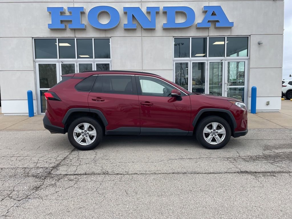 Used 2020 Toyota RAV4 XLE w/ Convenience Package AWD/4WD image 4