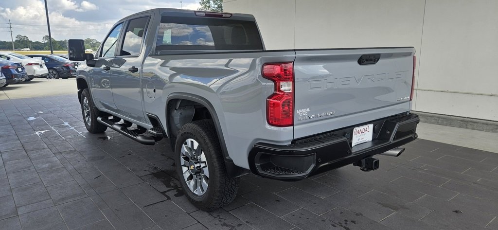Used 2025 Chevrolet Silverado 2500 Custom w/ Custom Value Package image 8