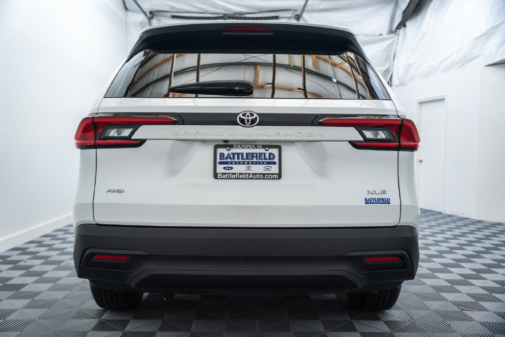 Certified 2025 Toyota Grand Highlander AWD image 6