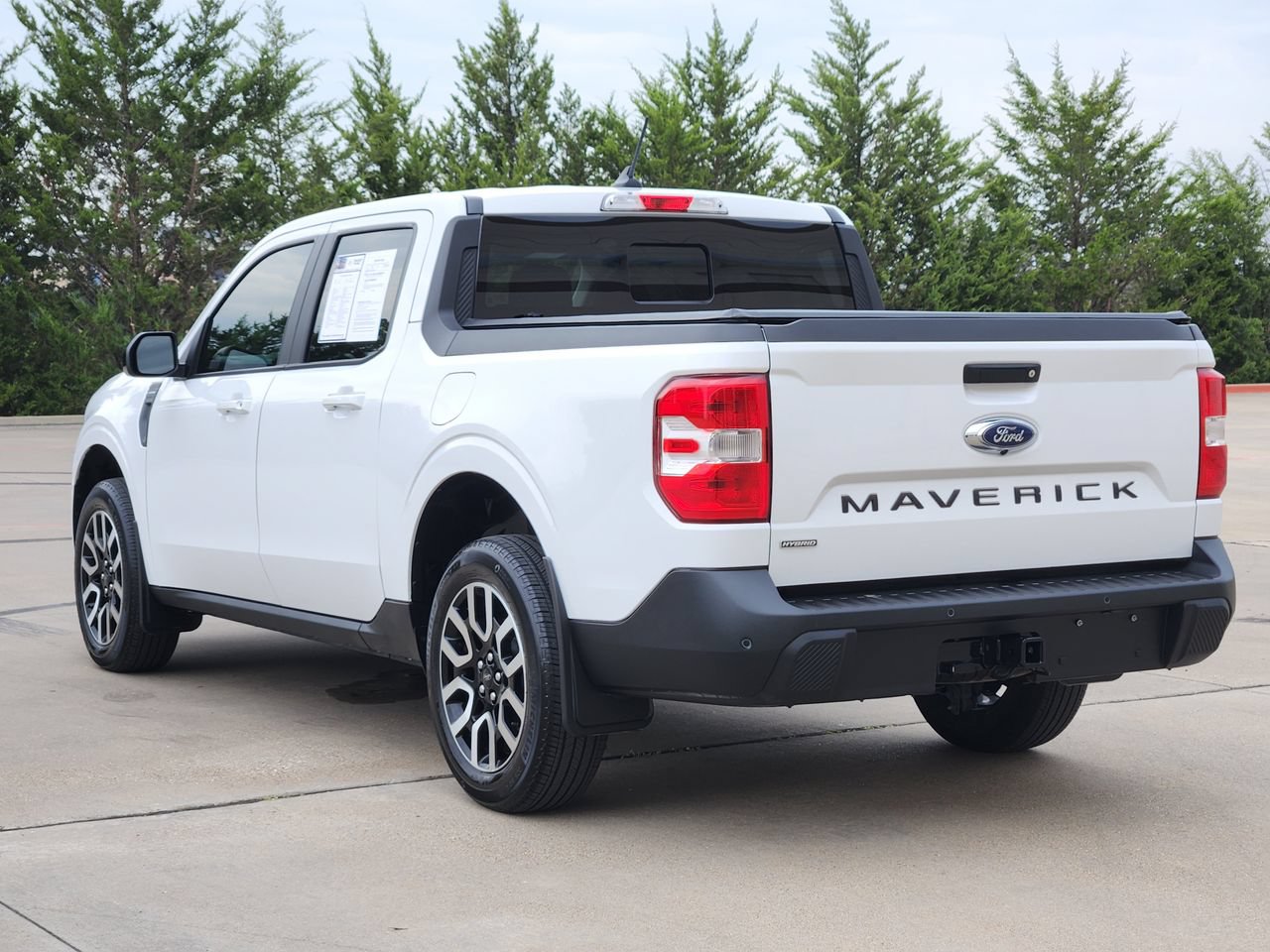 Used 2024 Ford Maverick Lariat FWD image 3