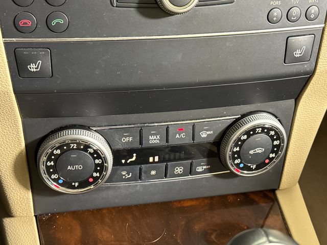 Used 2011 Mercedes-Benz GLK 350 4MATIC image 35
