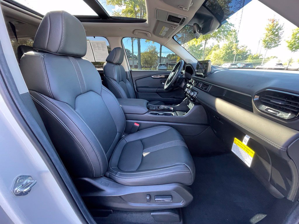 Certified 2025 Honda Pilot Touring image 32