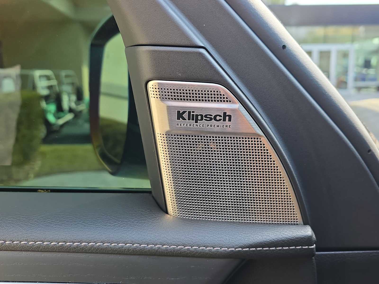 Certified 2025 INFINITI QX80 Sensory image 15