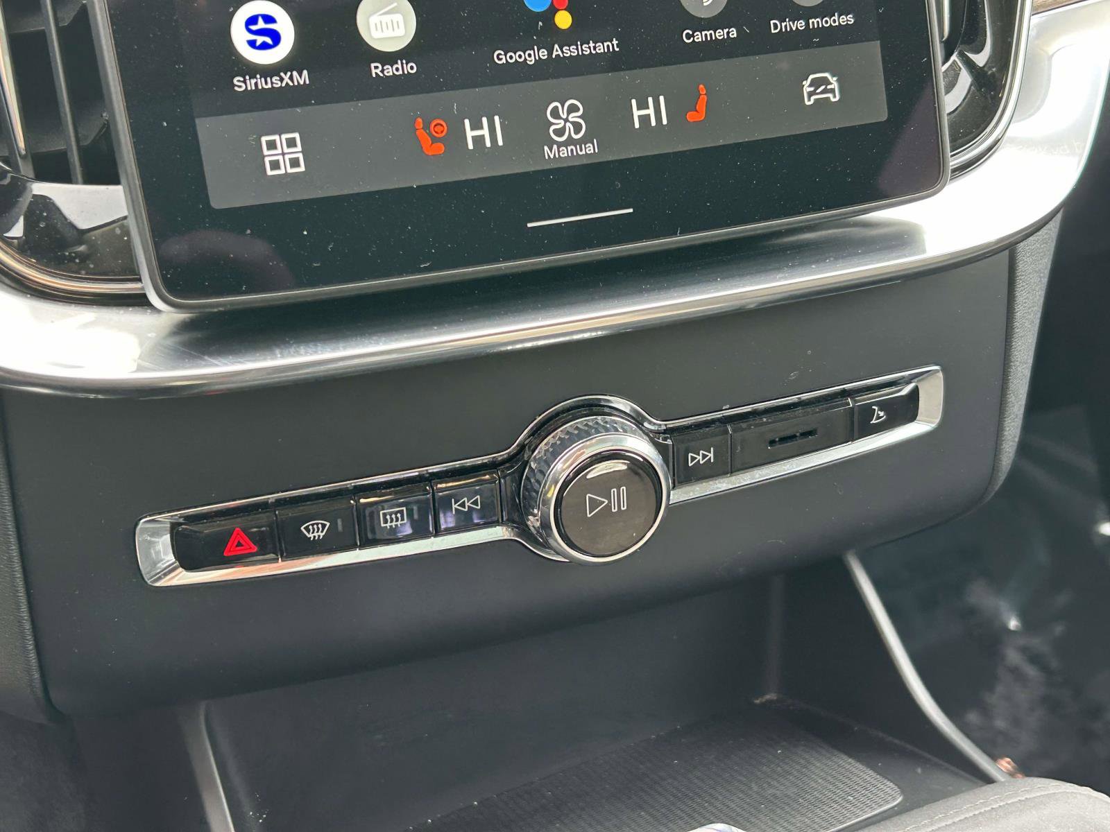 Certified 2025 Volvo XC90 B5 Plus image 27